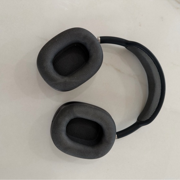 Apple AirPods Max Headphones - Picture 5 of 7